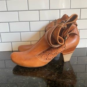 Tan PIKOLINOS leather booties